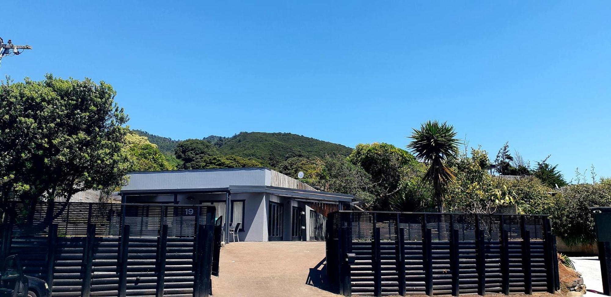 Whale Bay'S Surf Meca Holiday Accommodation Raglan Kültér fotó